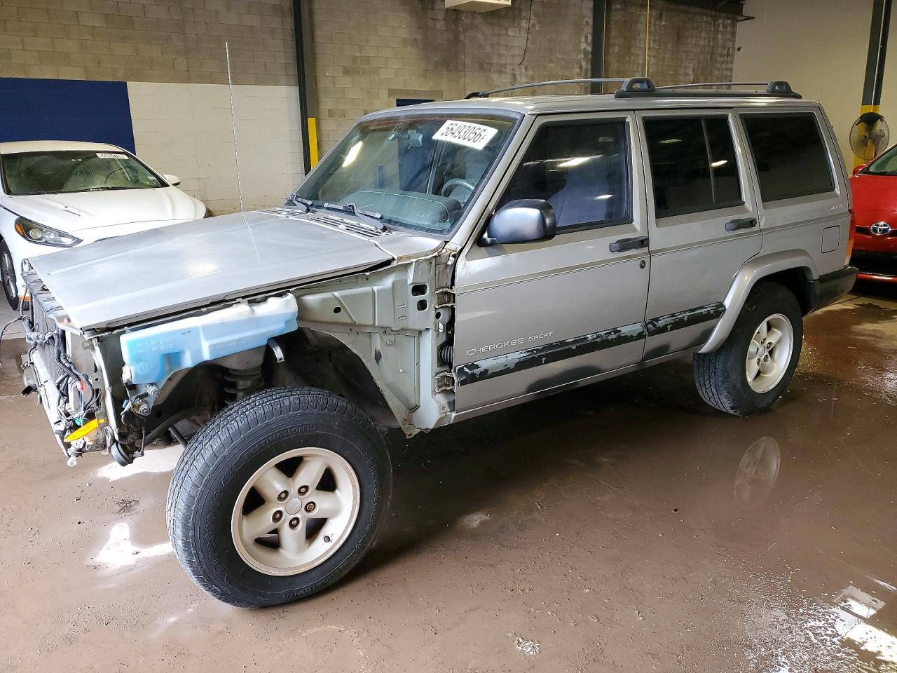 Salvage Jeep Cherokee Image