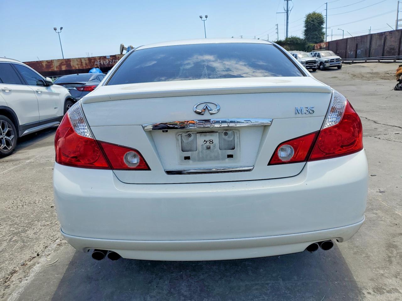INFINITI M35 Base