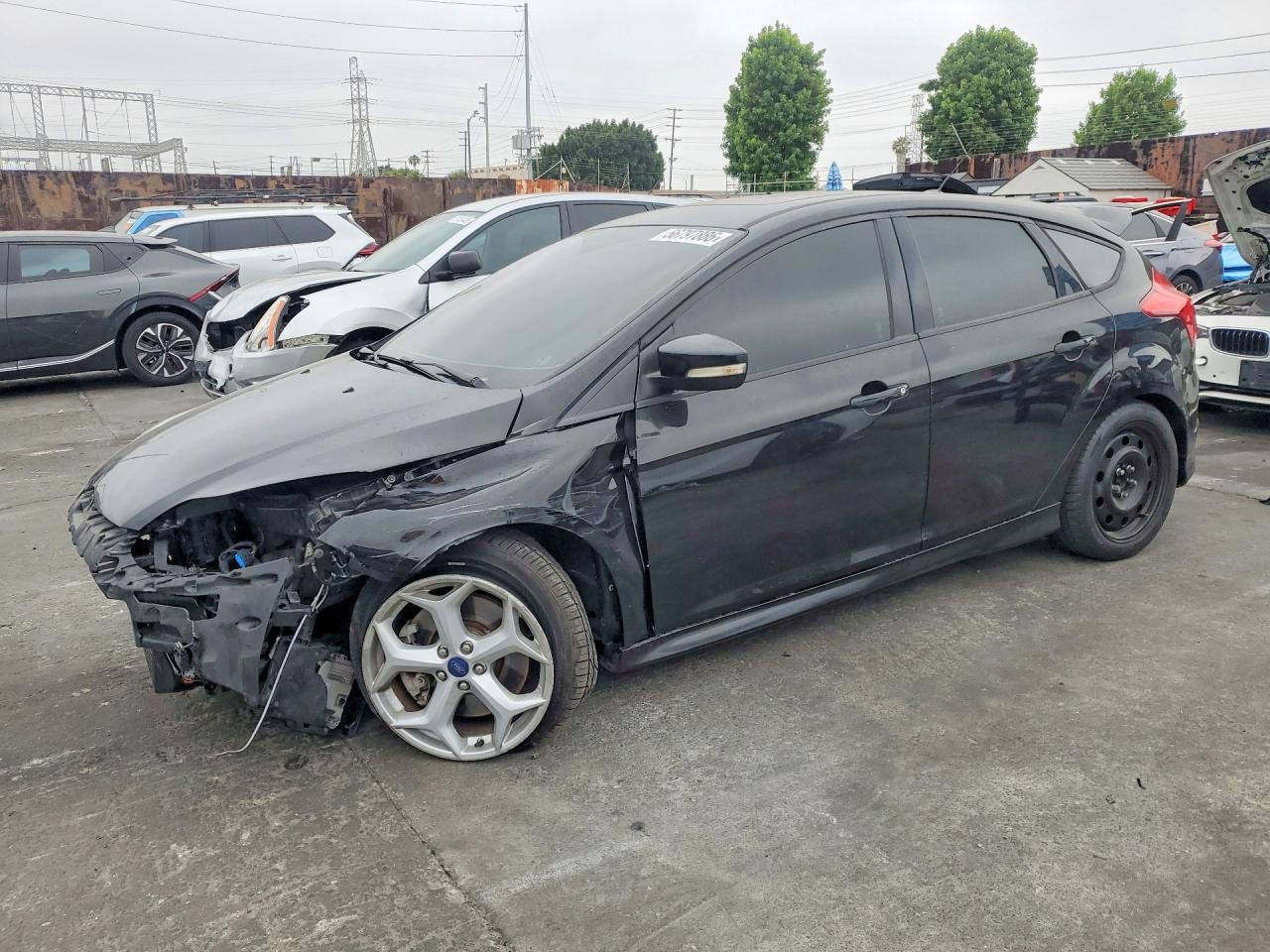 Salvage Ford Focus Image
