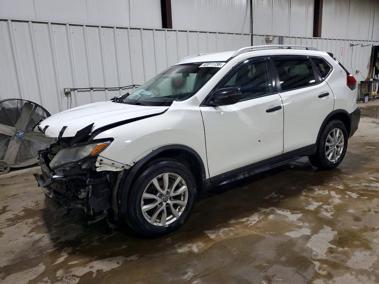Salvage Nissan Rogue Image