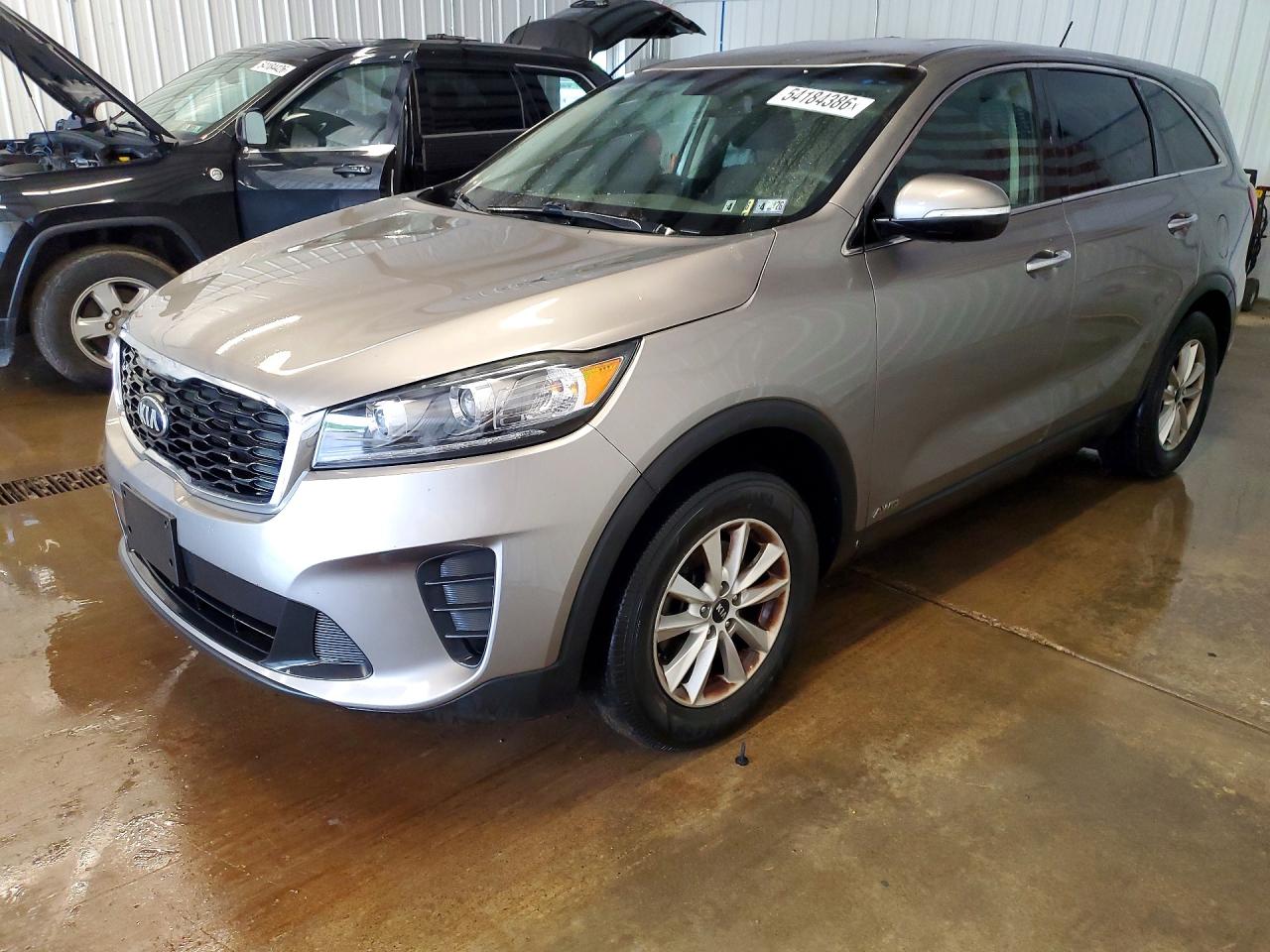 Salvage Kia Sorento Image