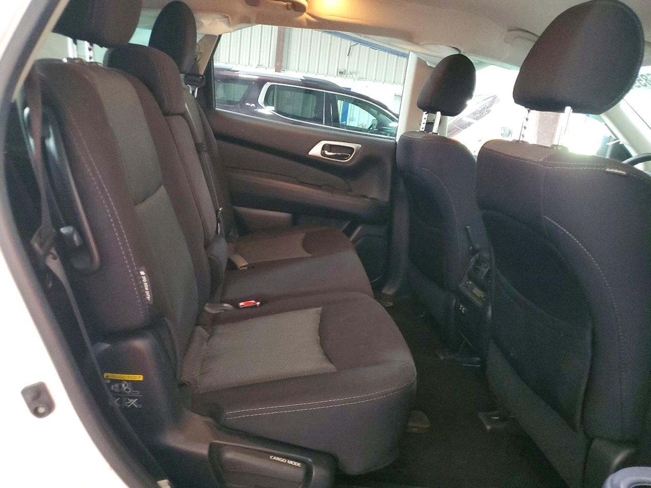 Nissan Pathfinder S