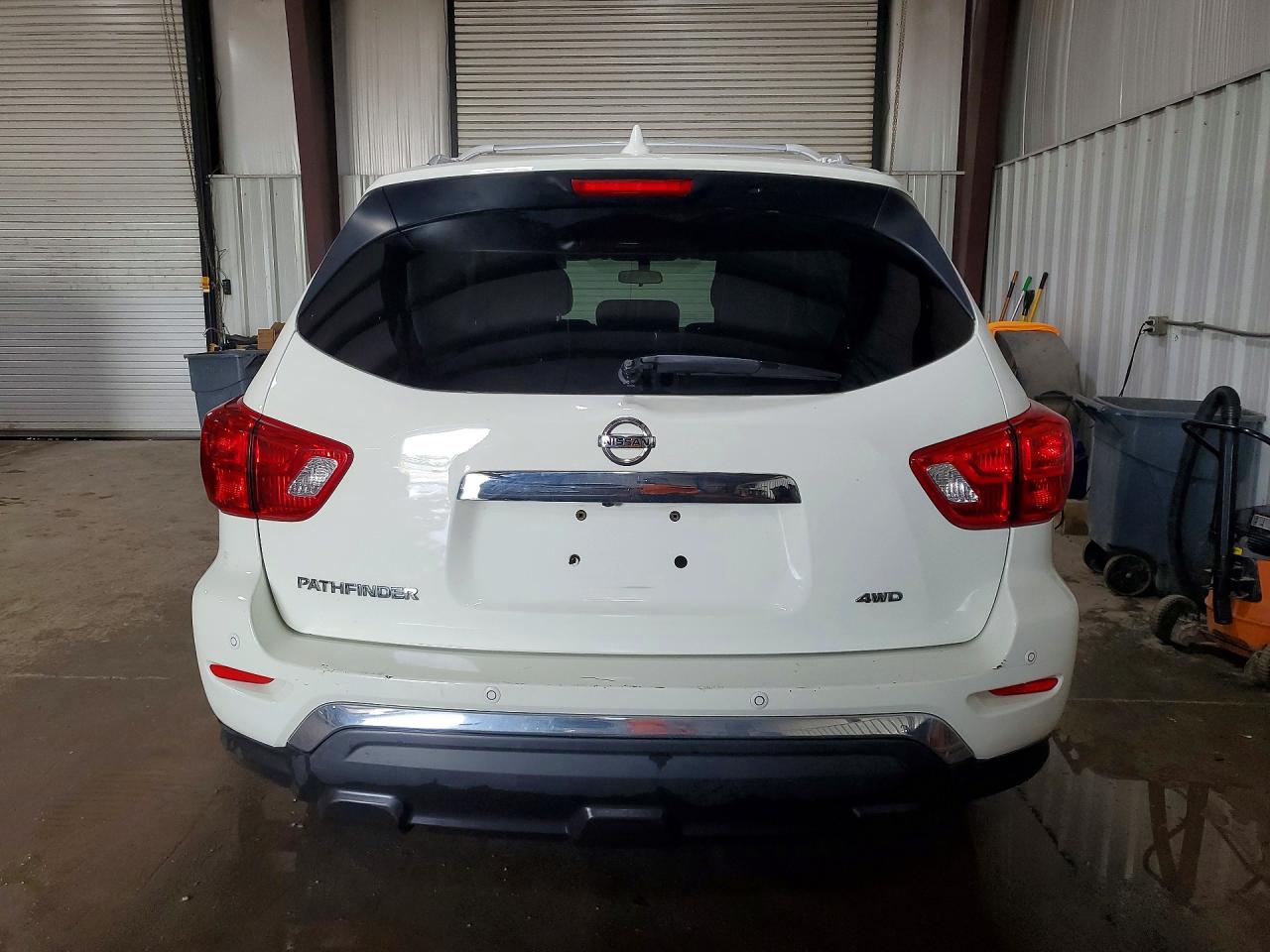 Nissan Pathfinder S