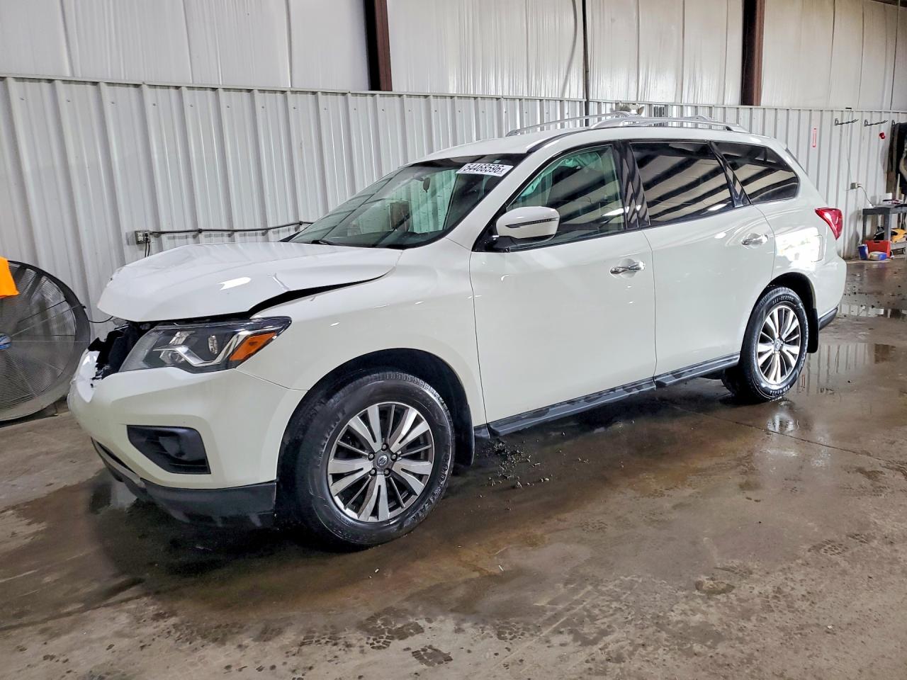 Salvage Nissan Pathfinder Image