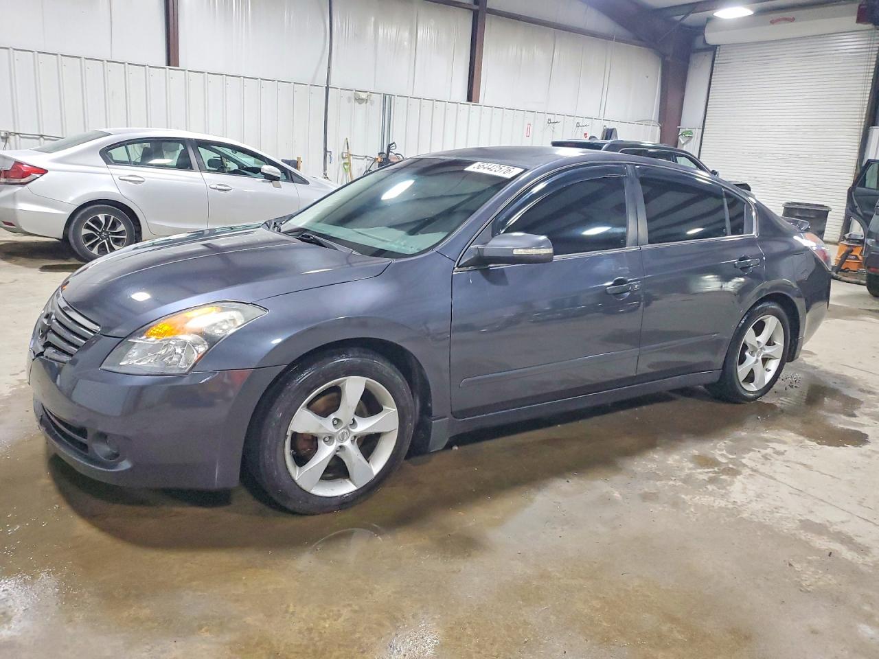 Salvage Nissan Altima Image