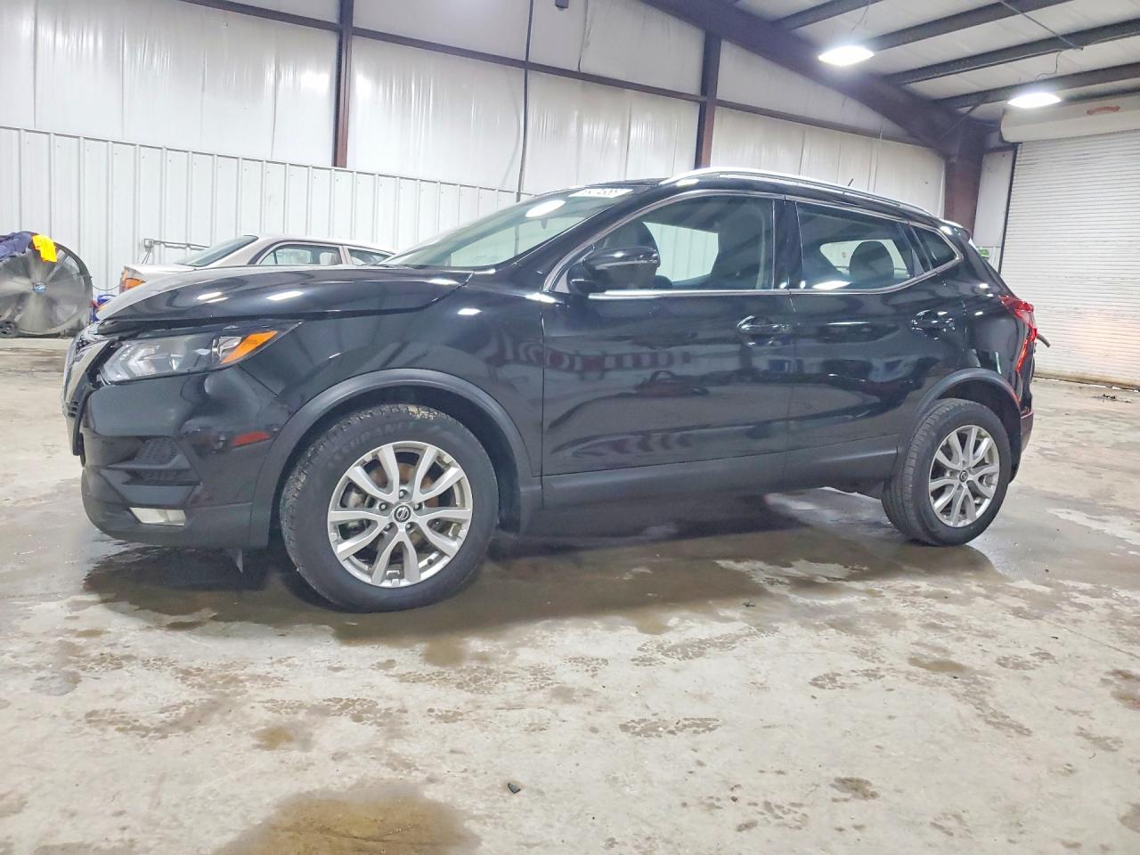 Salvage Nissan Rogue Image