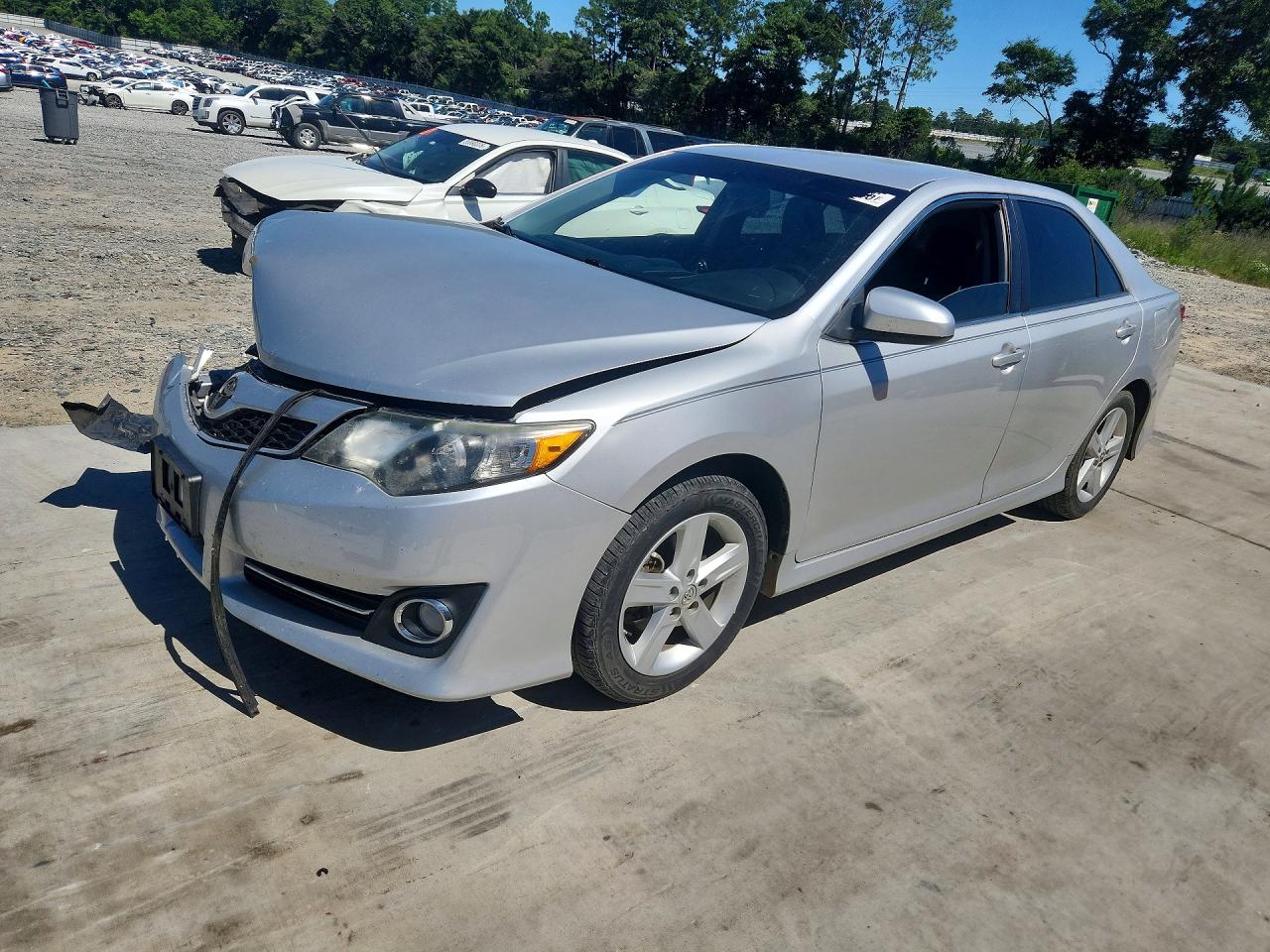 Salvage Toyota Camry Image
