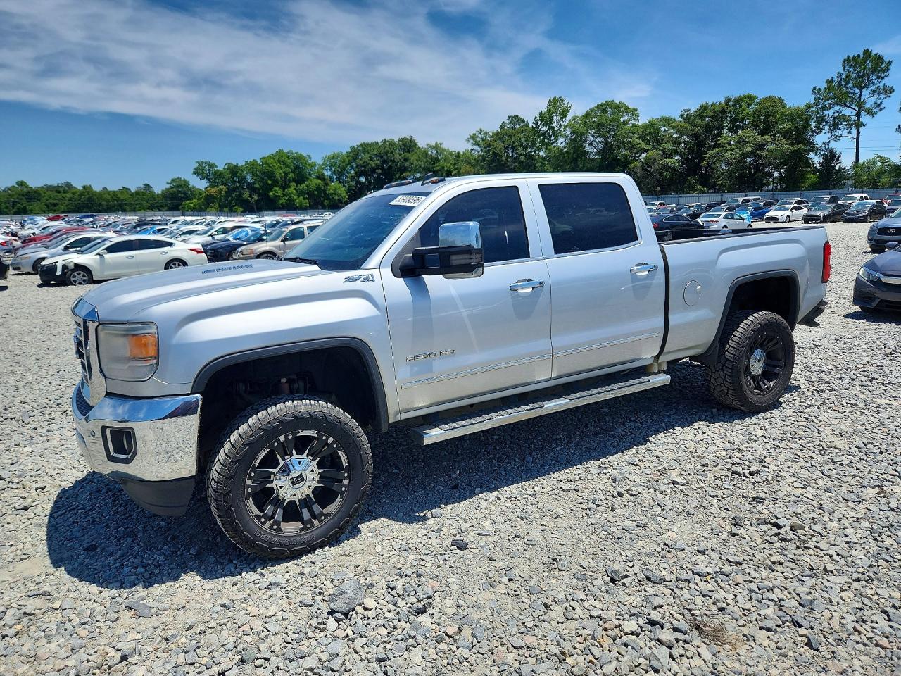 Salvage GMC Sierra Image