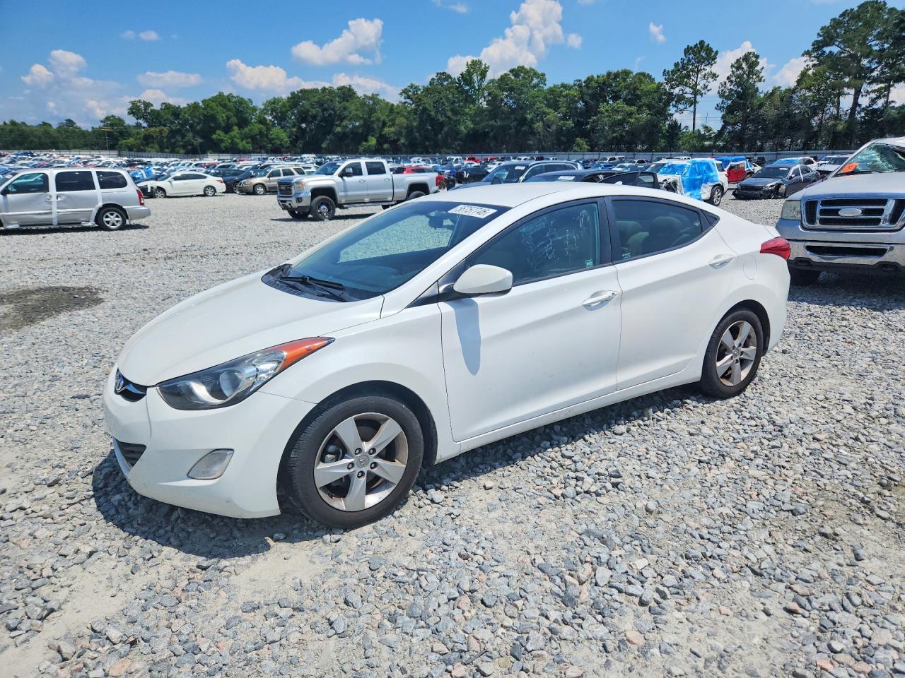 Salvage Hyundai ELANTRA Image