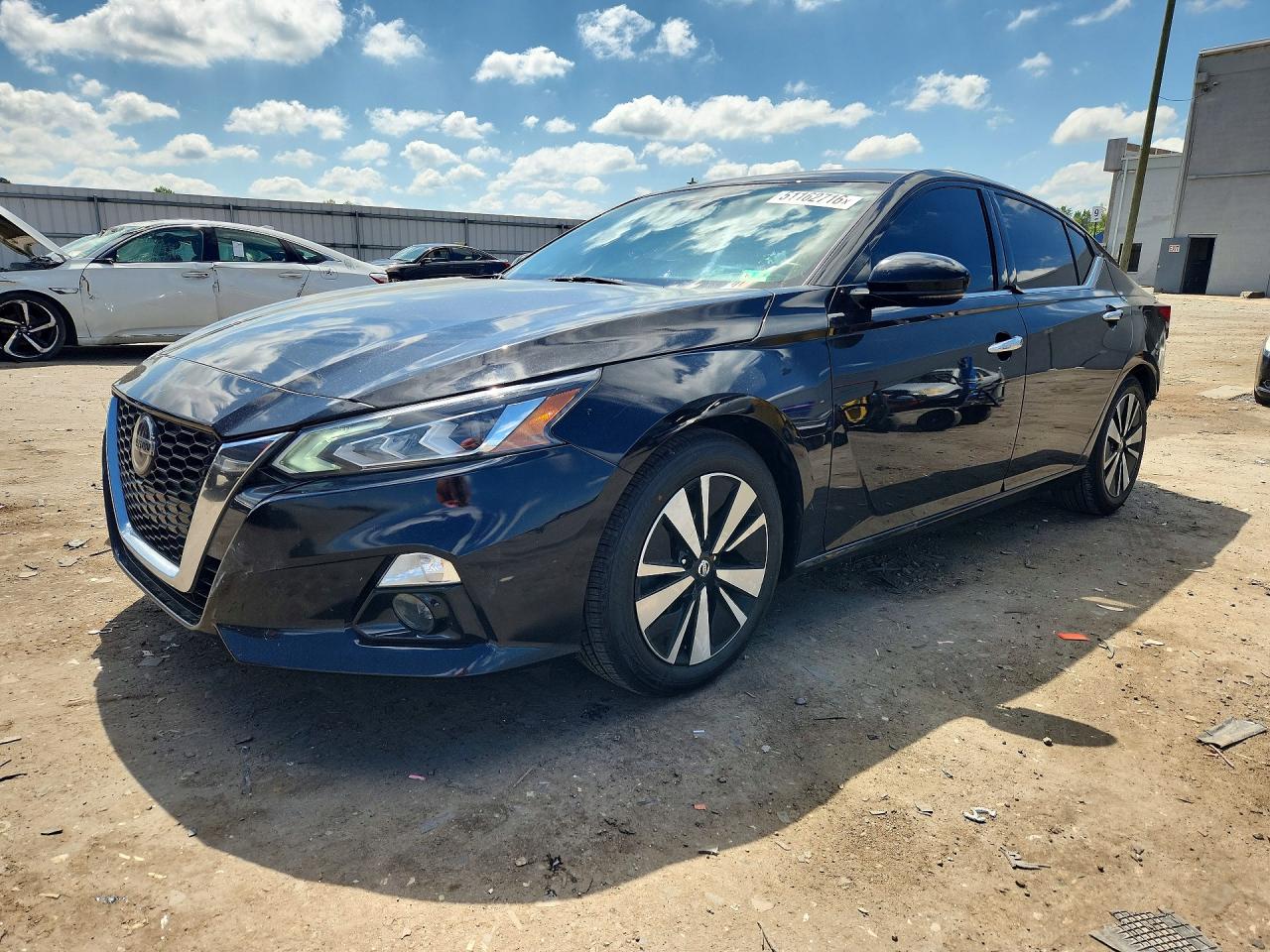 Salvage Nissan Altima Image