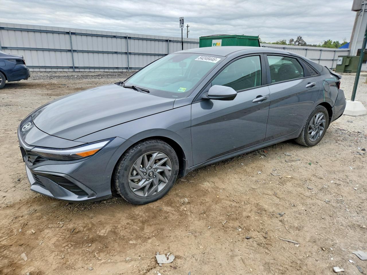 Salvage Hyundai ELANTRA Image