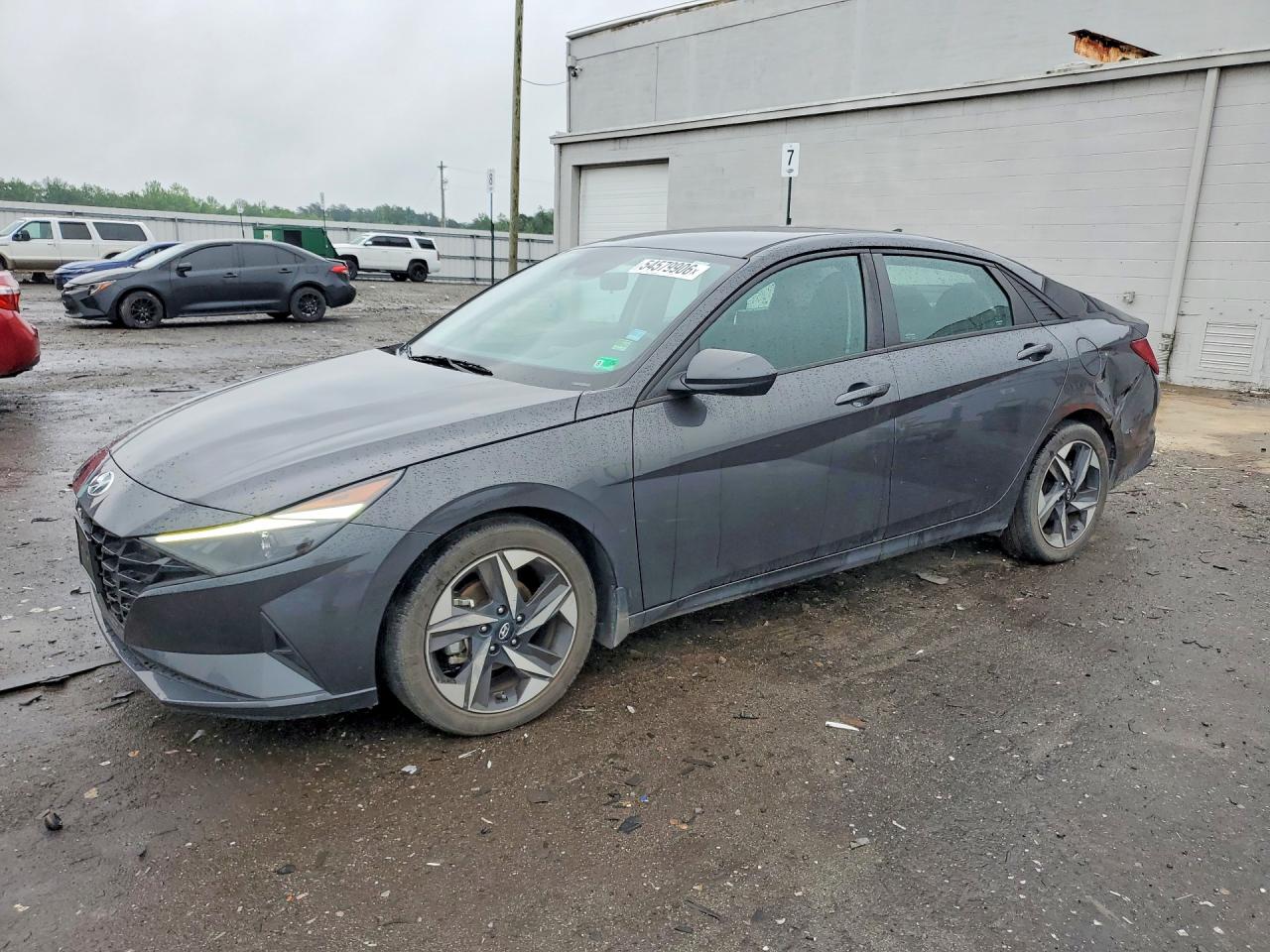 Salvage Hyundai ELANTRA Image