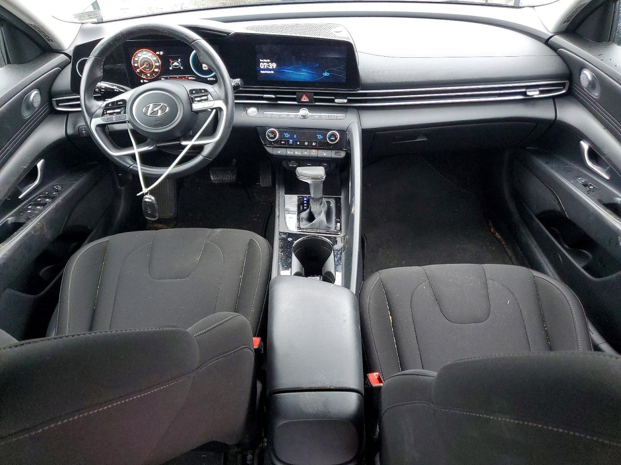Hyundai ELANTRA Sel