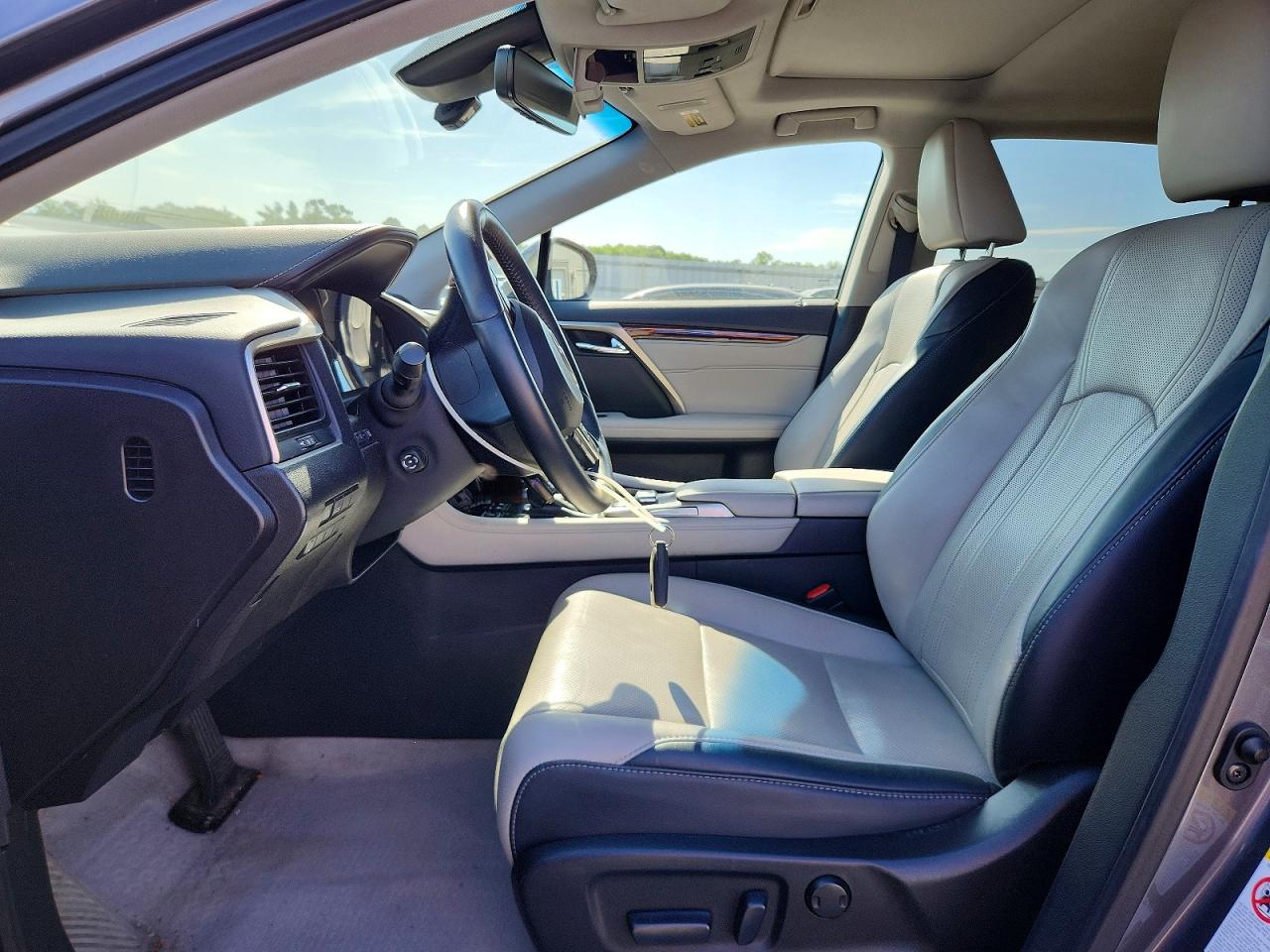 Lexus RX Base