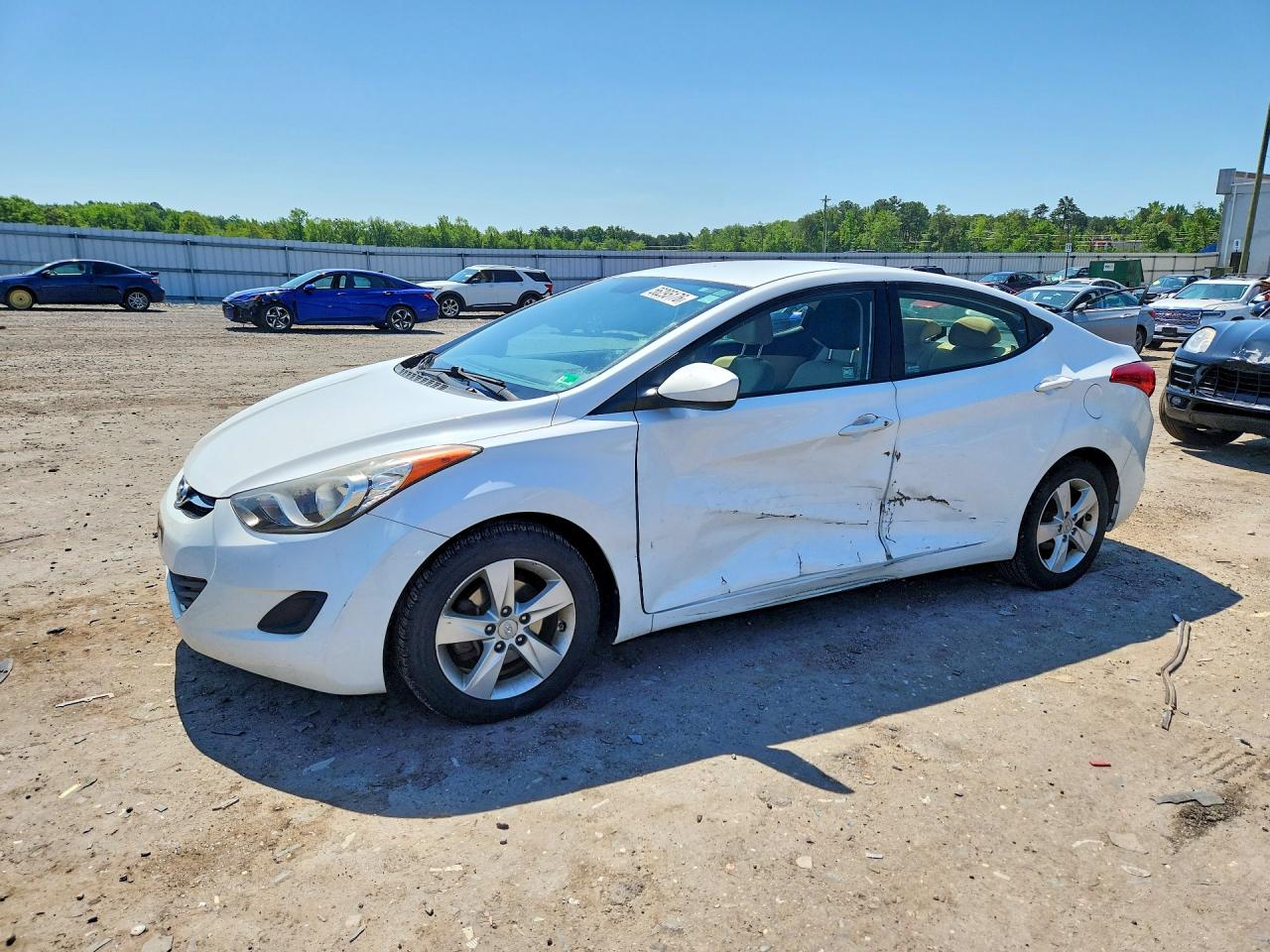 Salvage Hyundai ELANTRA Image