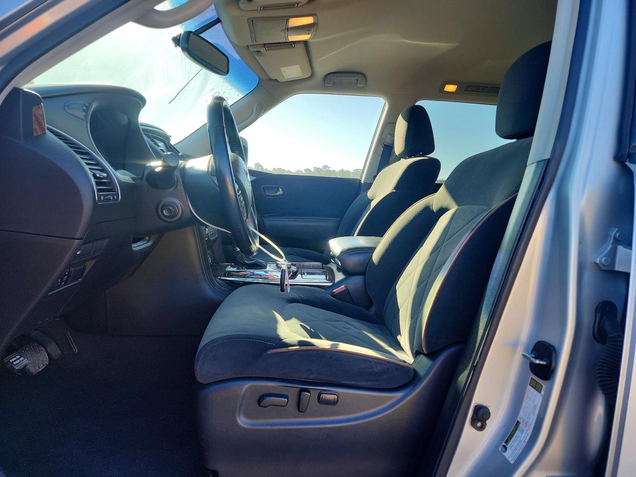 Nissan Armada Sv