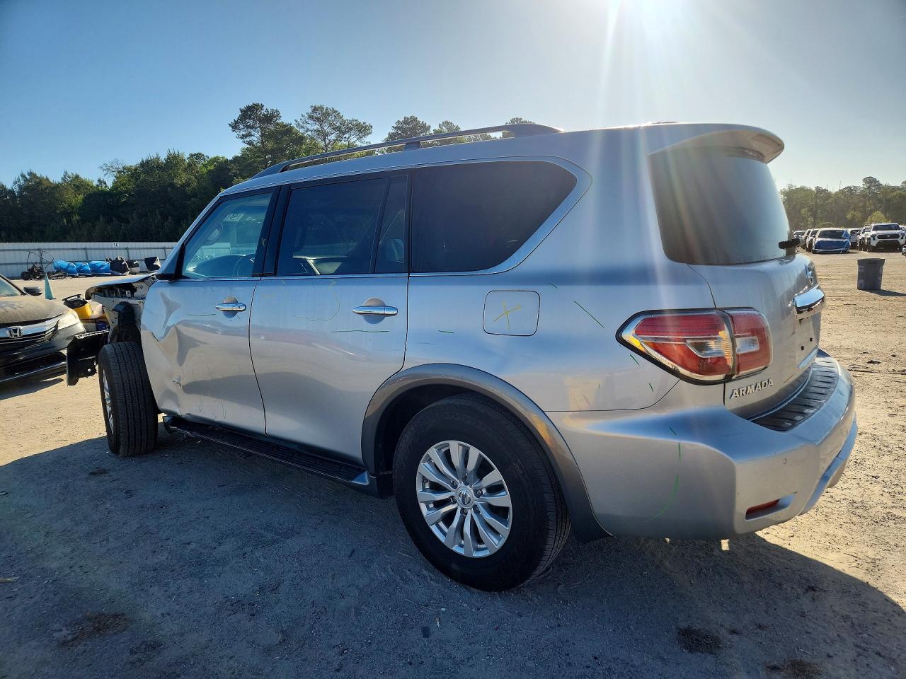 Nissan Armada Sv