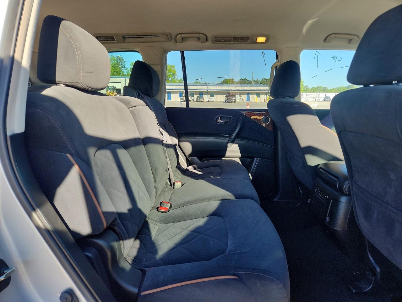Nissan Armada Sv