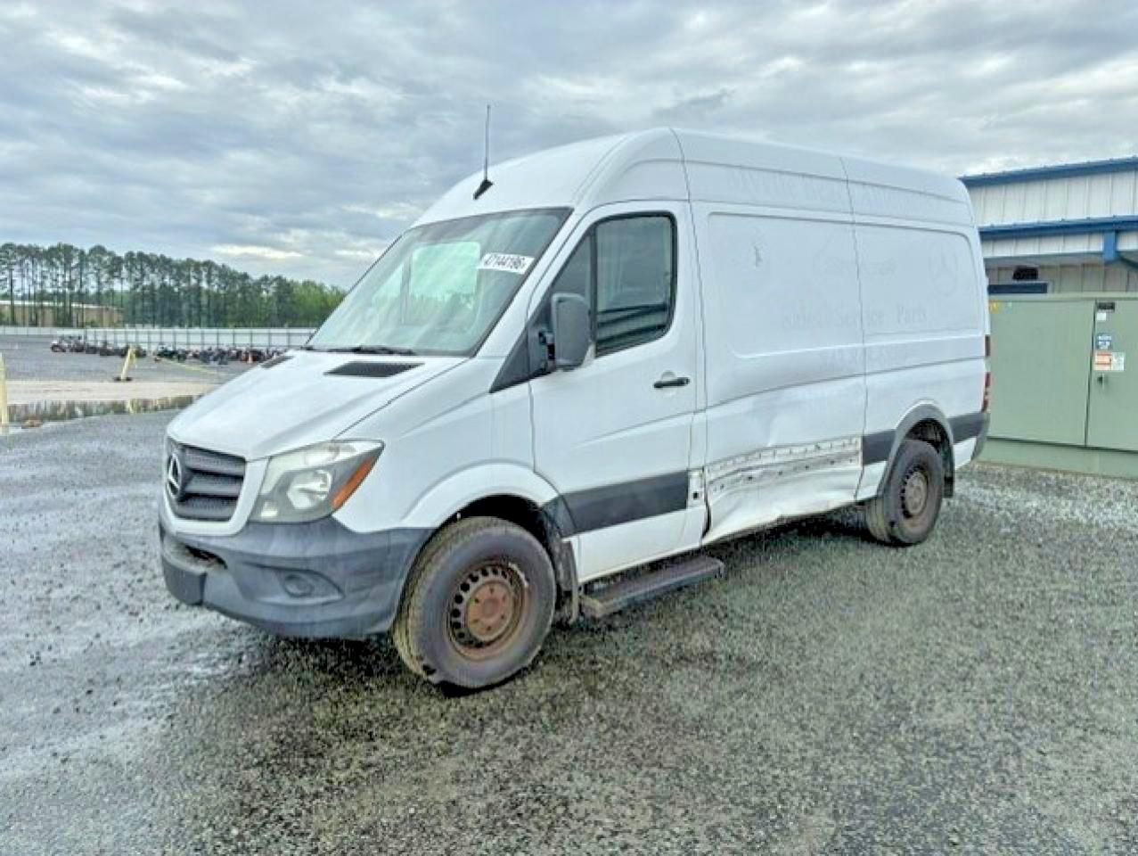 Salvage Mercedes-Benz Sprinter Image