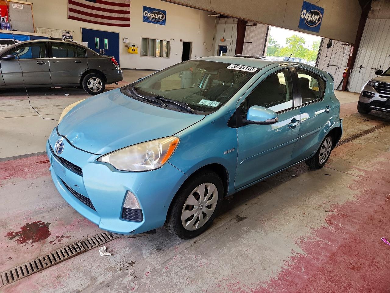 Salvage Toyota Prius Image