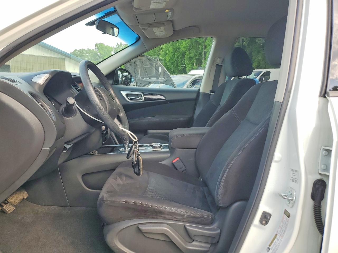 Nissan Pathfinder S