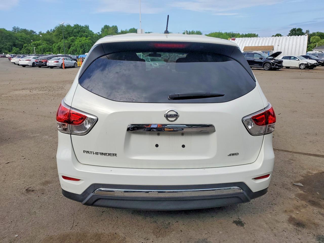 Nissan Pathfinder S