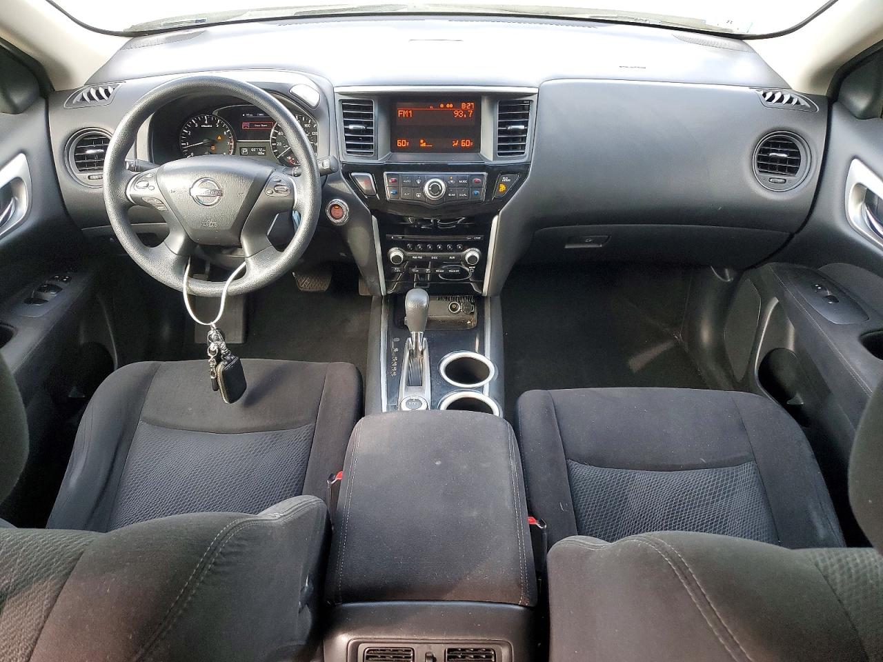 Nissan Pathfinder S
