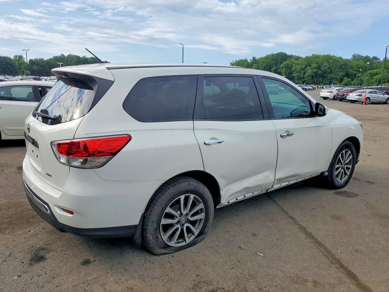 Nissan Pathfinder S