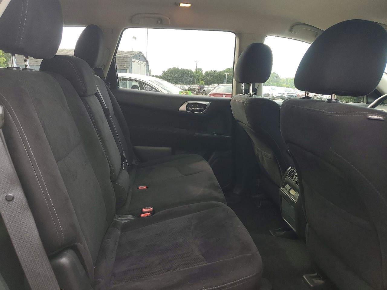Nissan Pathfinder S