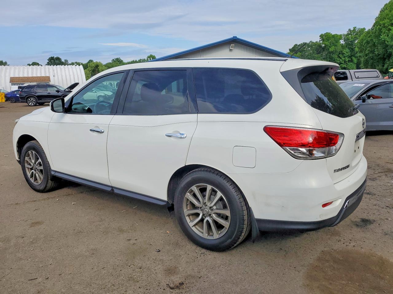 Nissan Pathfinder S