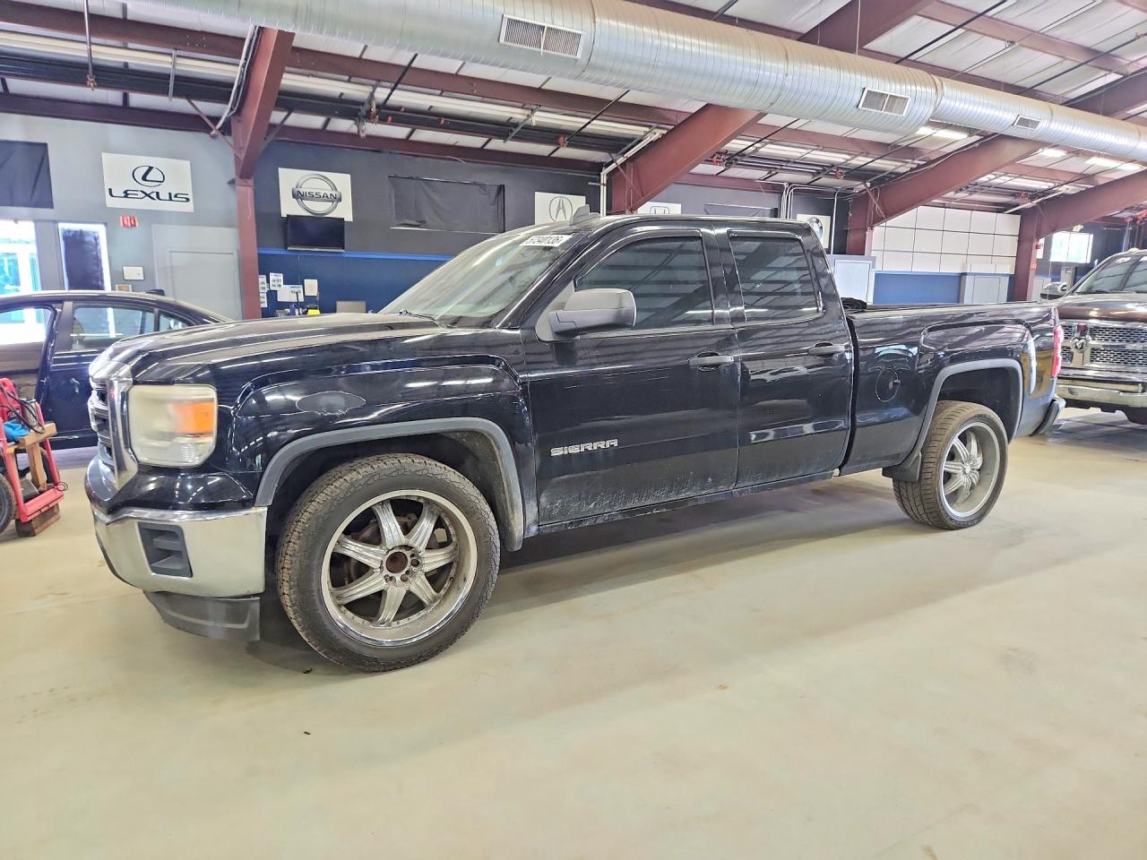 Salvage GMC Sierra Image