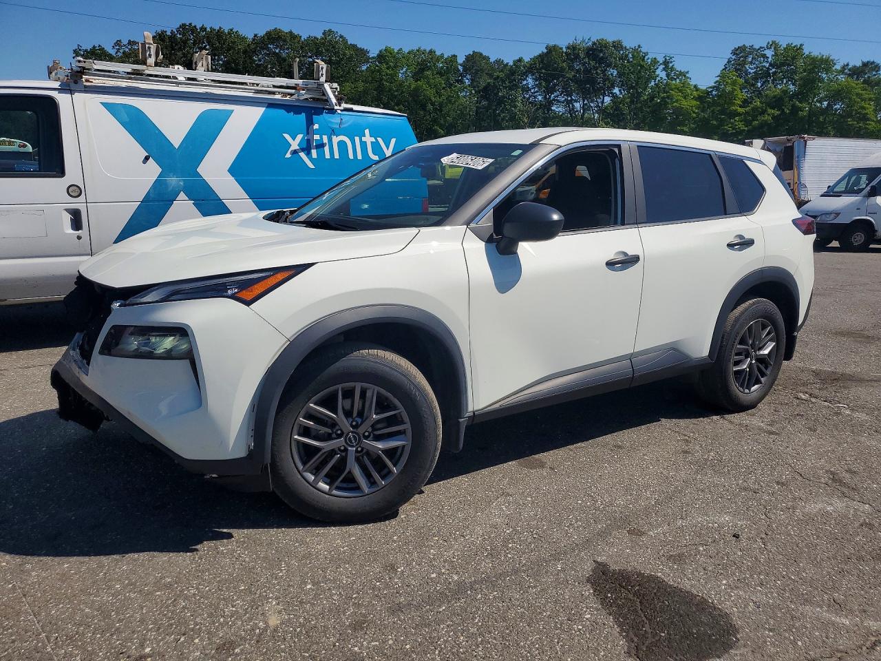 Salvage Nissan Rogue Image