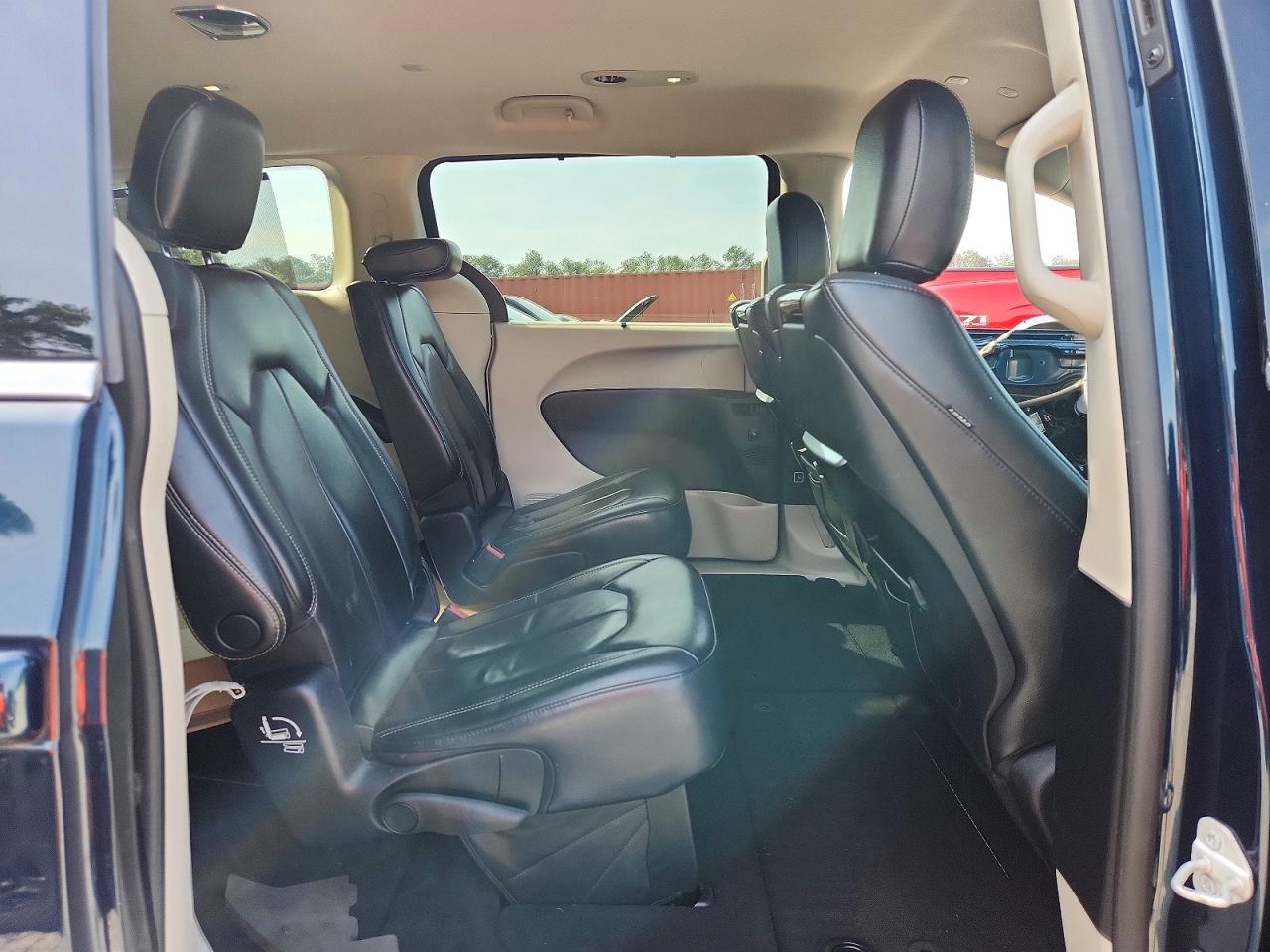 Chrysler Pacifica Touring L