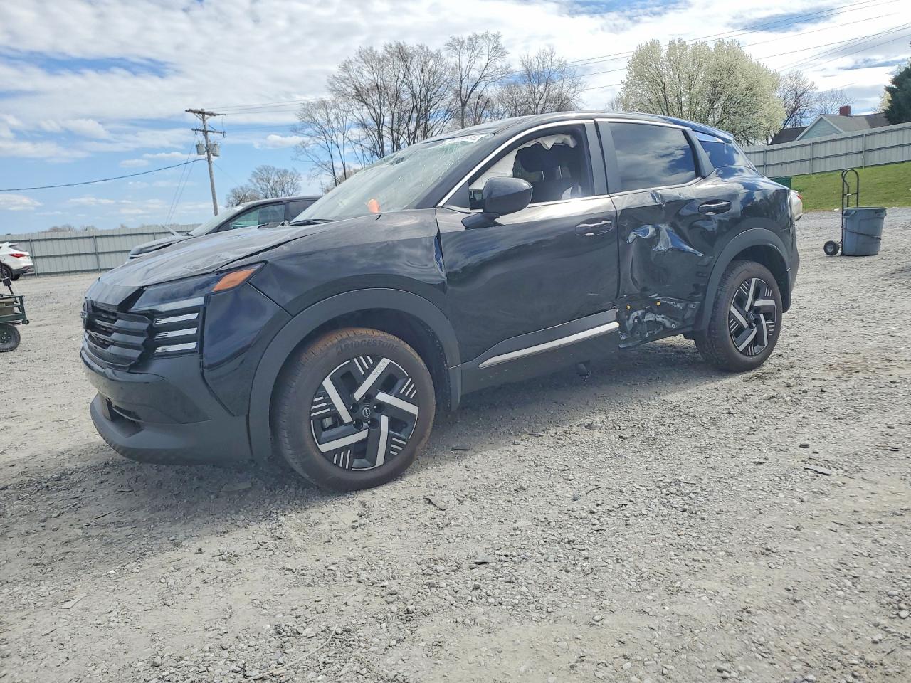 Salvage Nissan Kicks Image