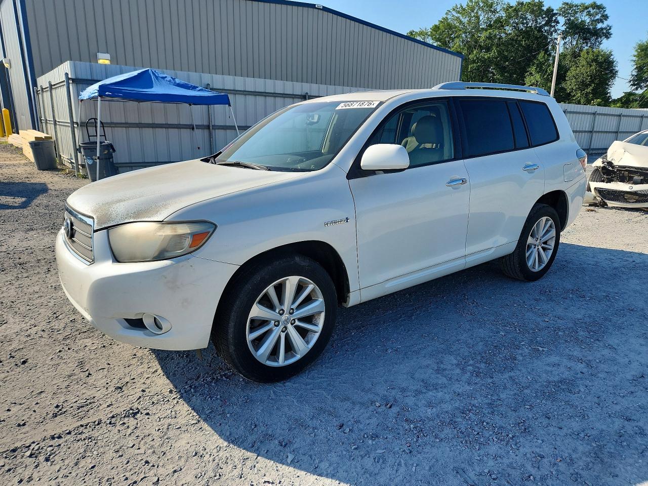 Salvage Toyota Highlander Image
