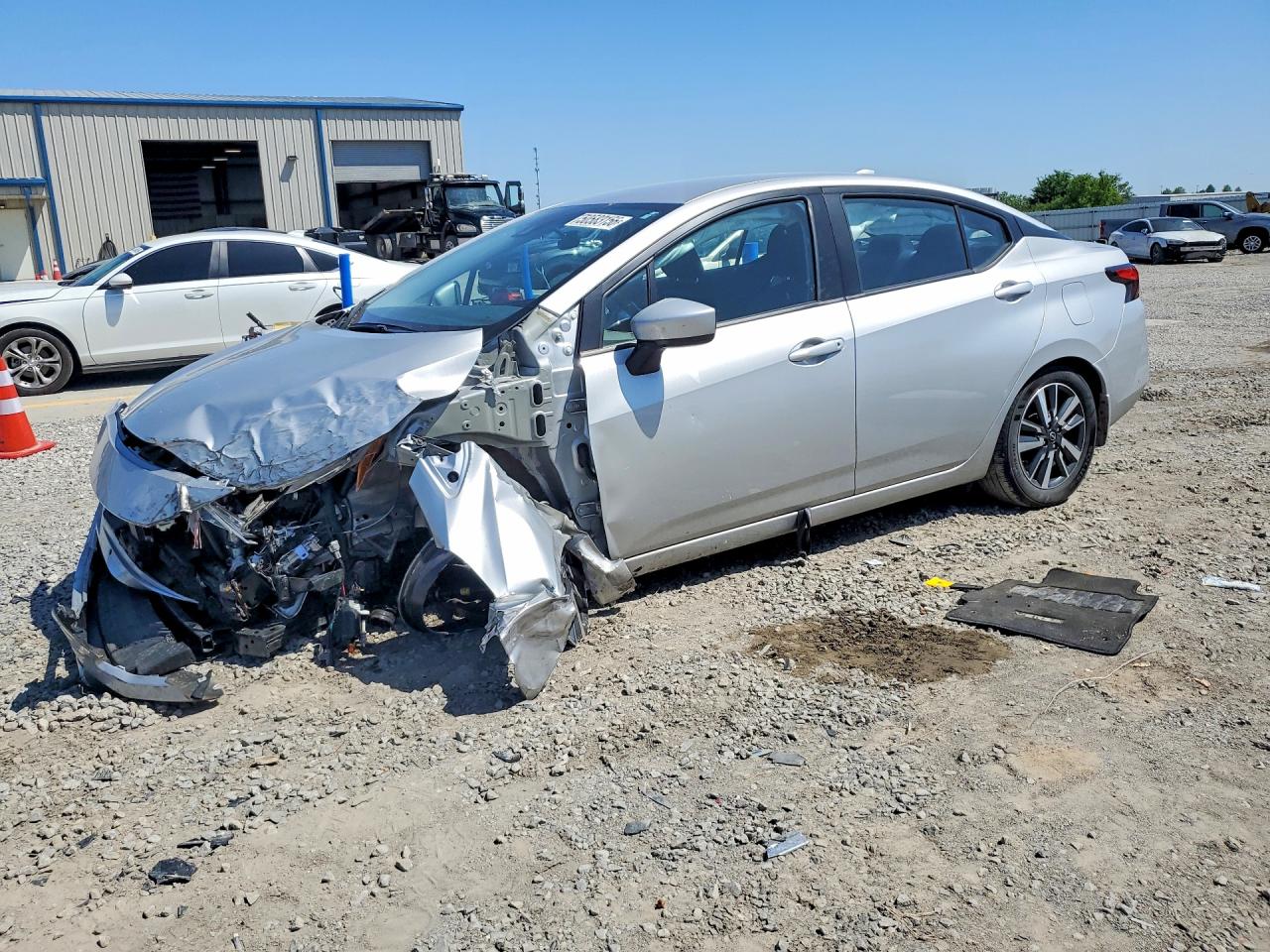 Salvage Nissan Versa Image