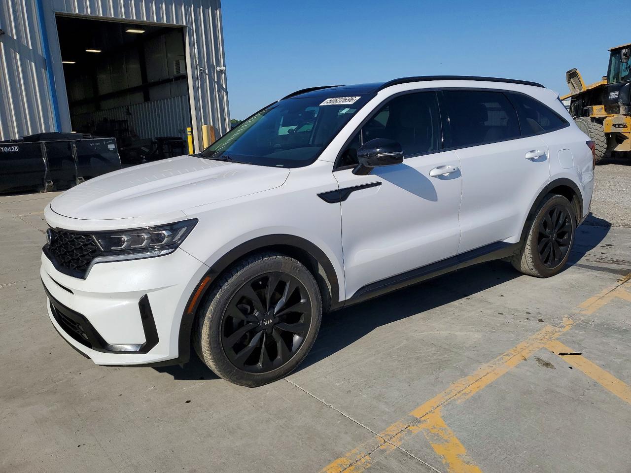 Salvage Kia Sorento Image