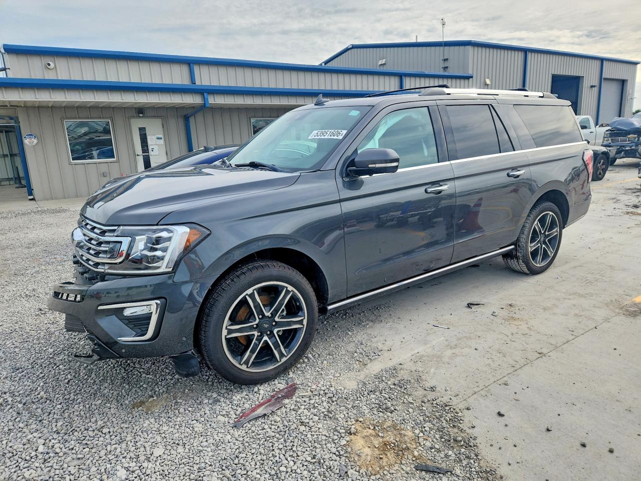 Salvage Ford Expedition Image