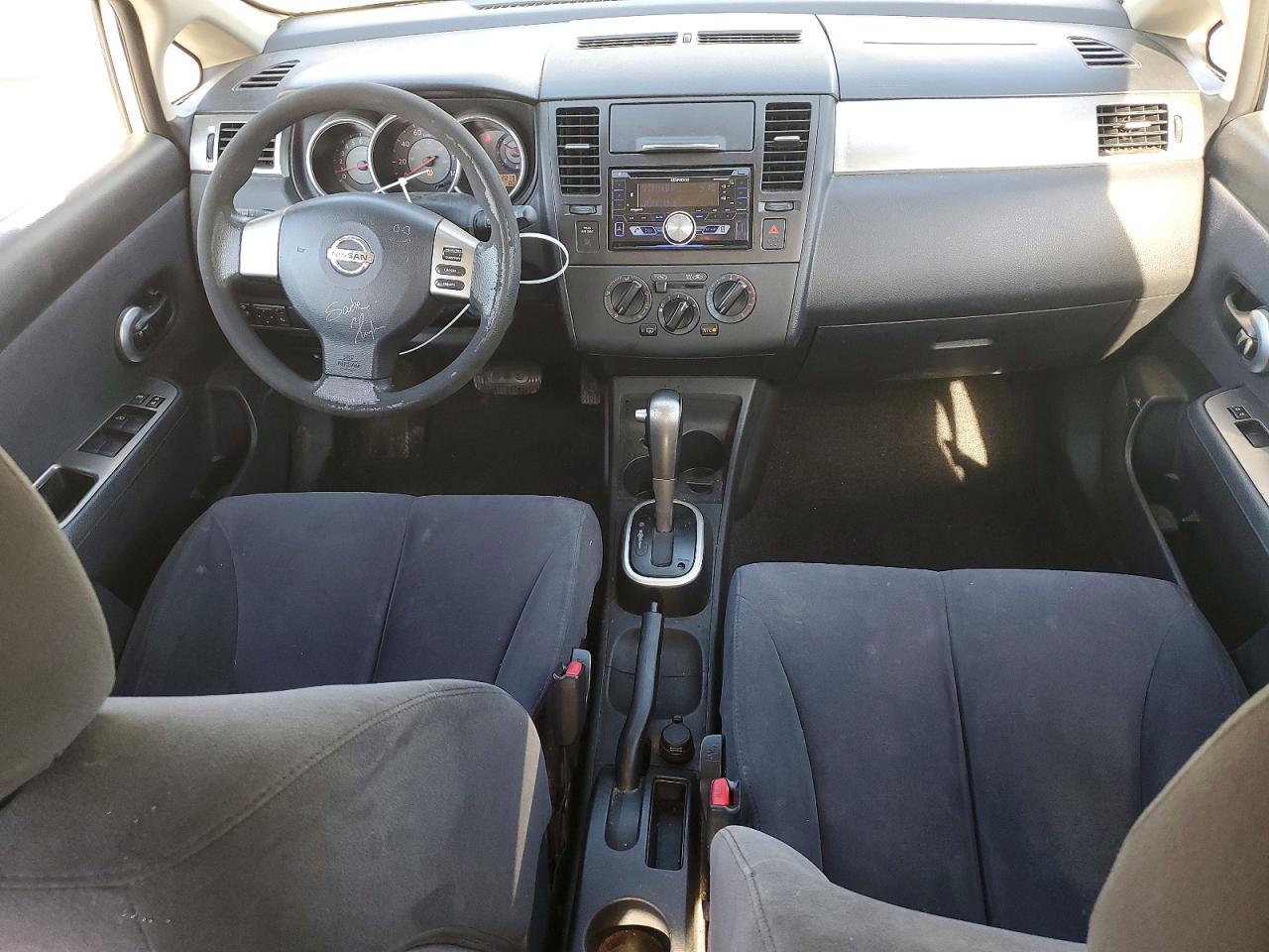 Nissan Versa 1.8 S