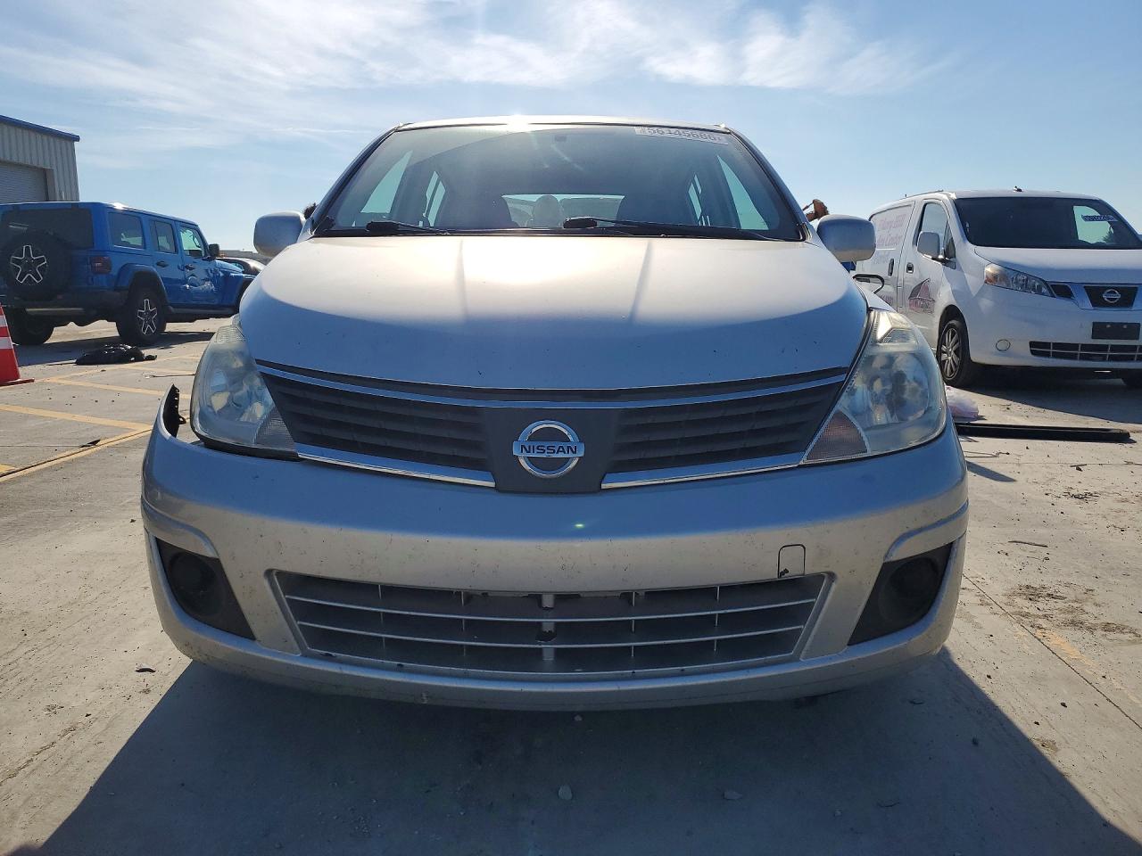 Nissan Versa 1.8 S