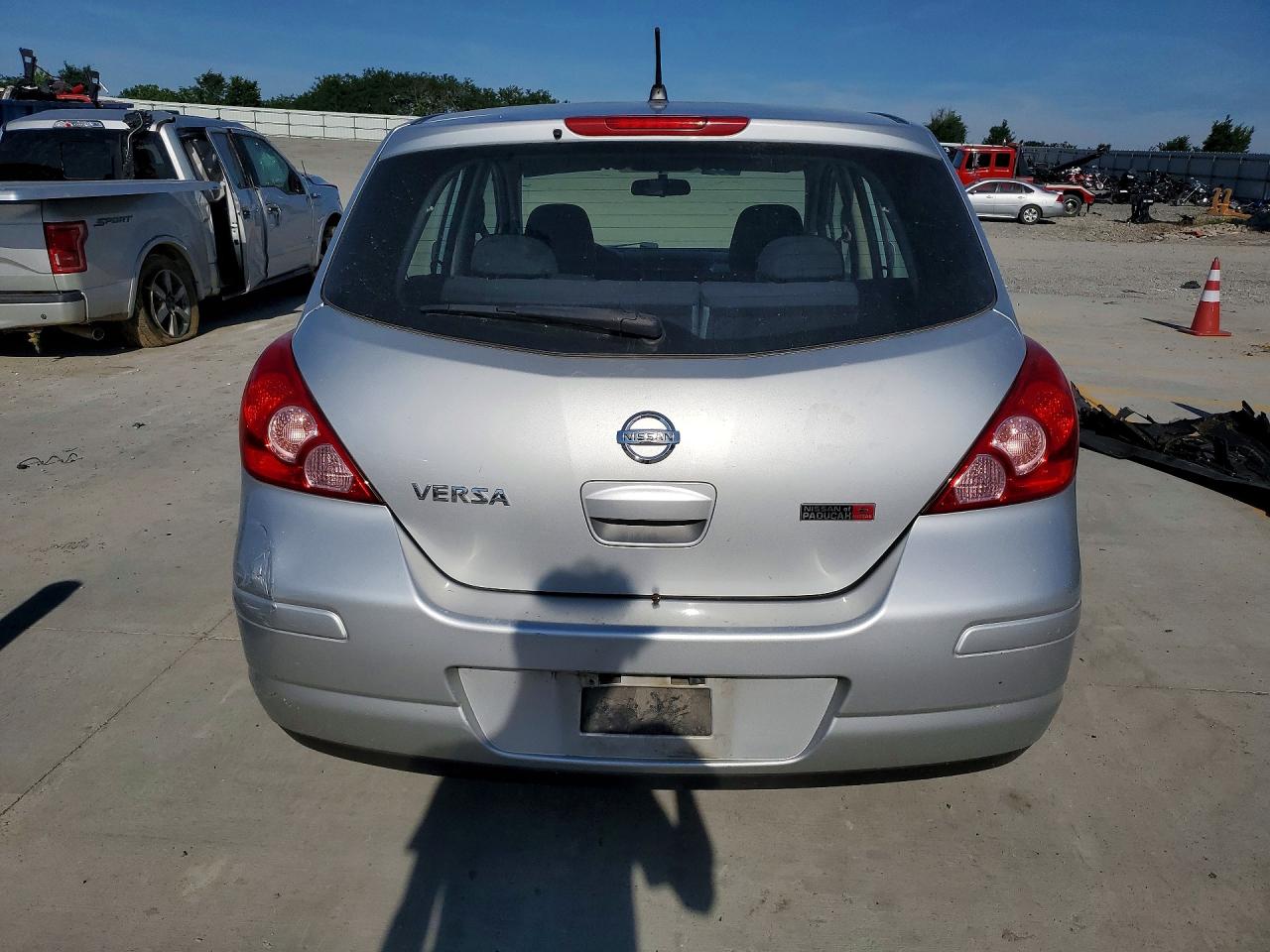 Nissan Versa 1.8 S