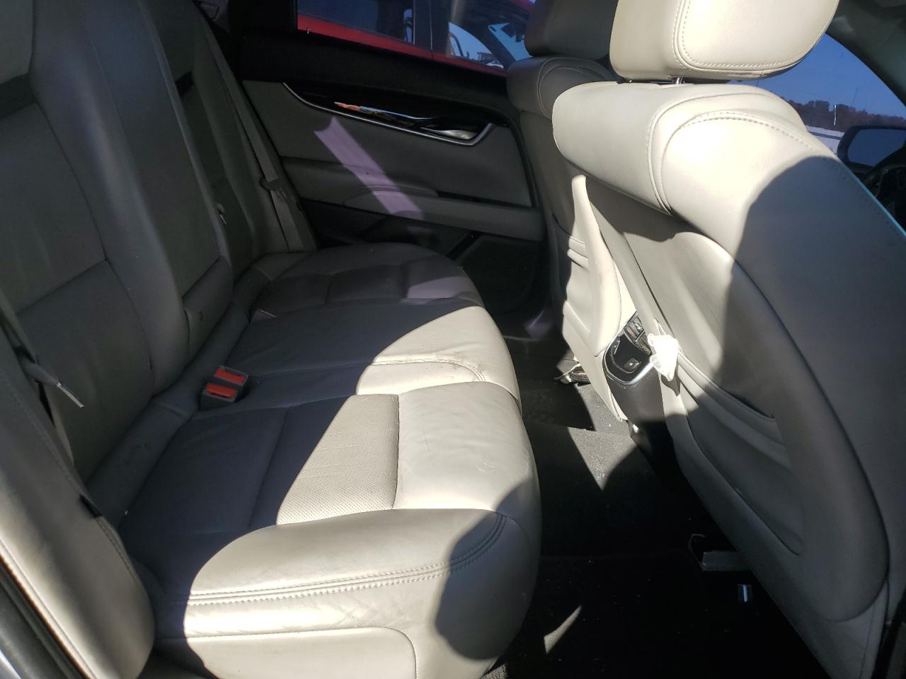 Cadillac XTS Luxury Collection