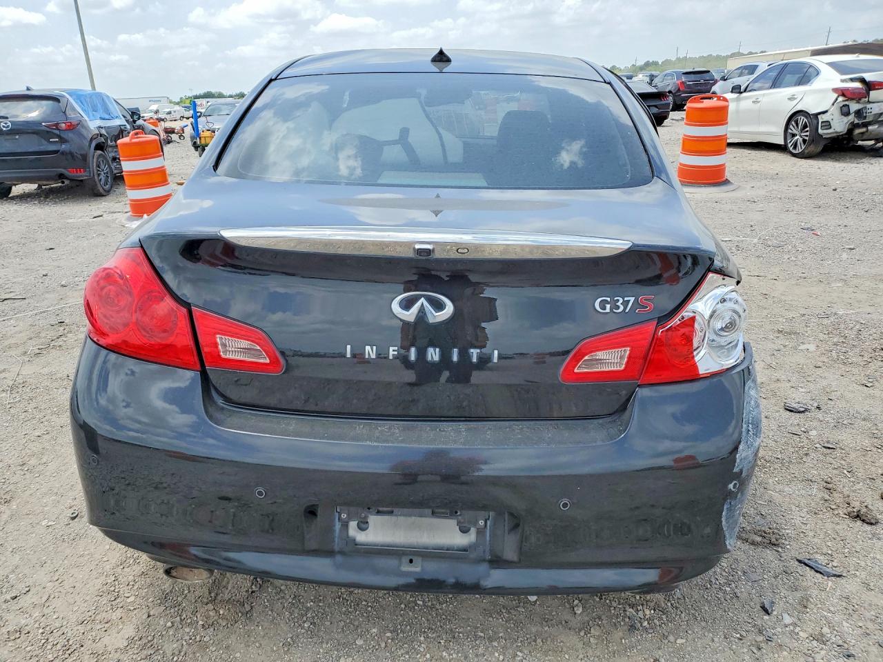 INFINITI G37 Journey