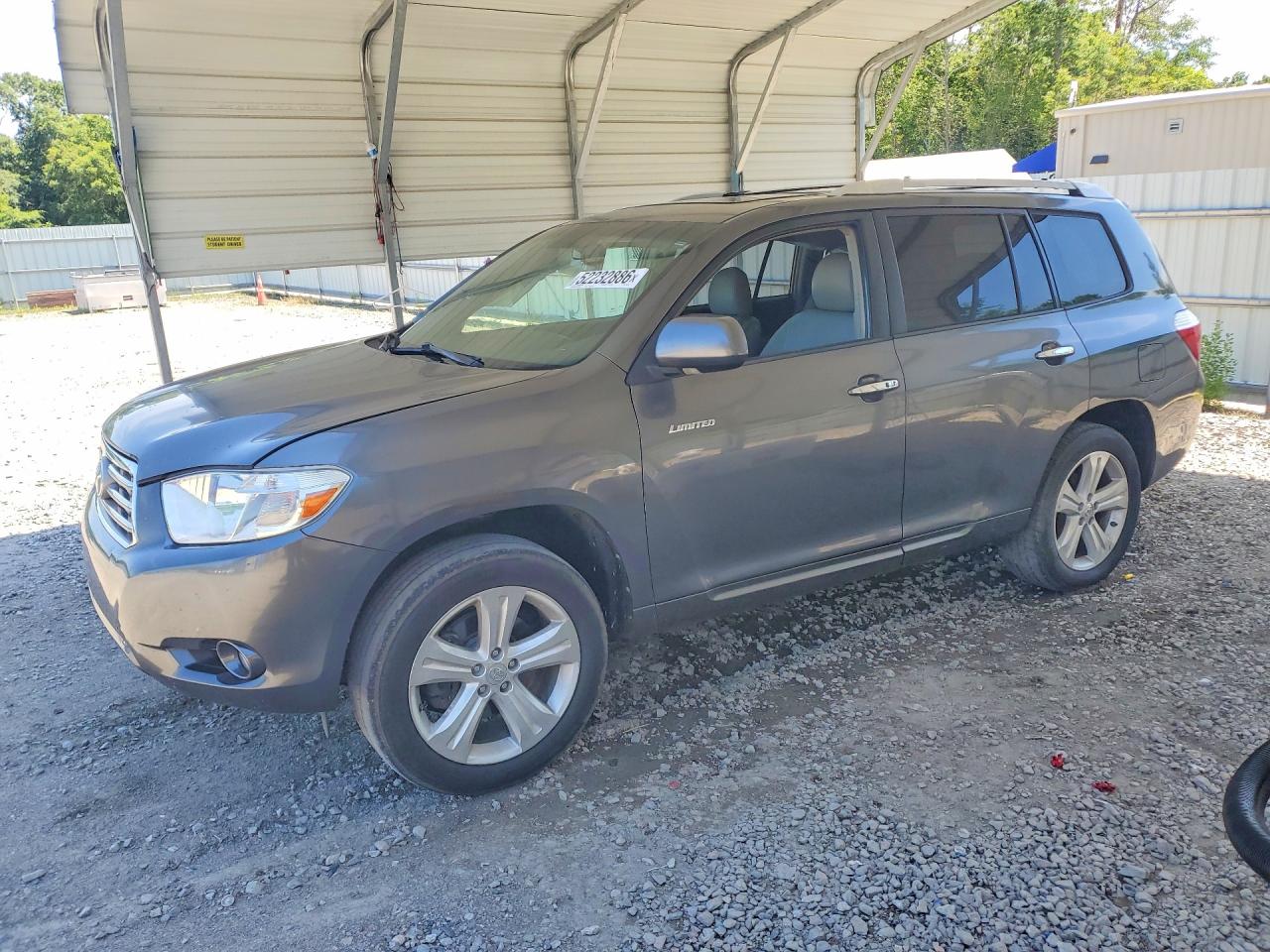 Salvage Toyota Highlander Image