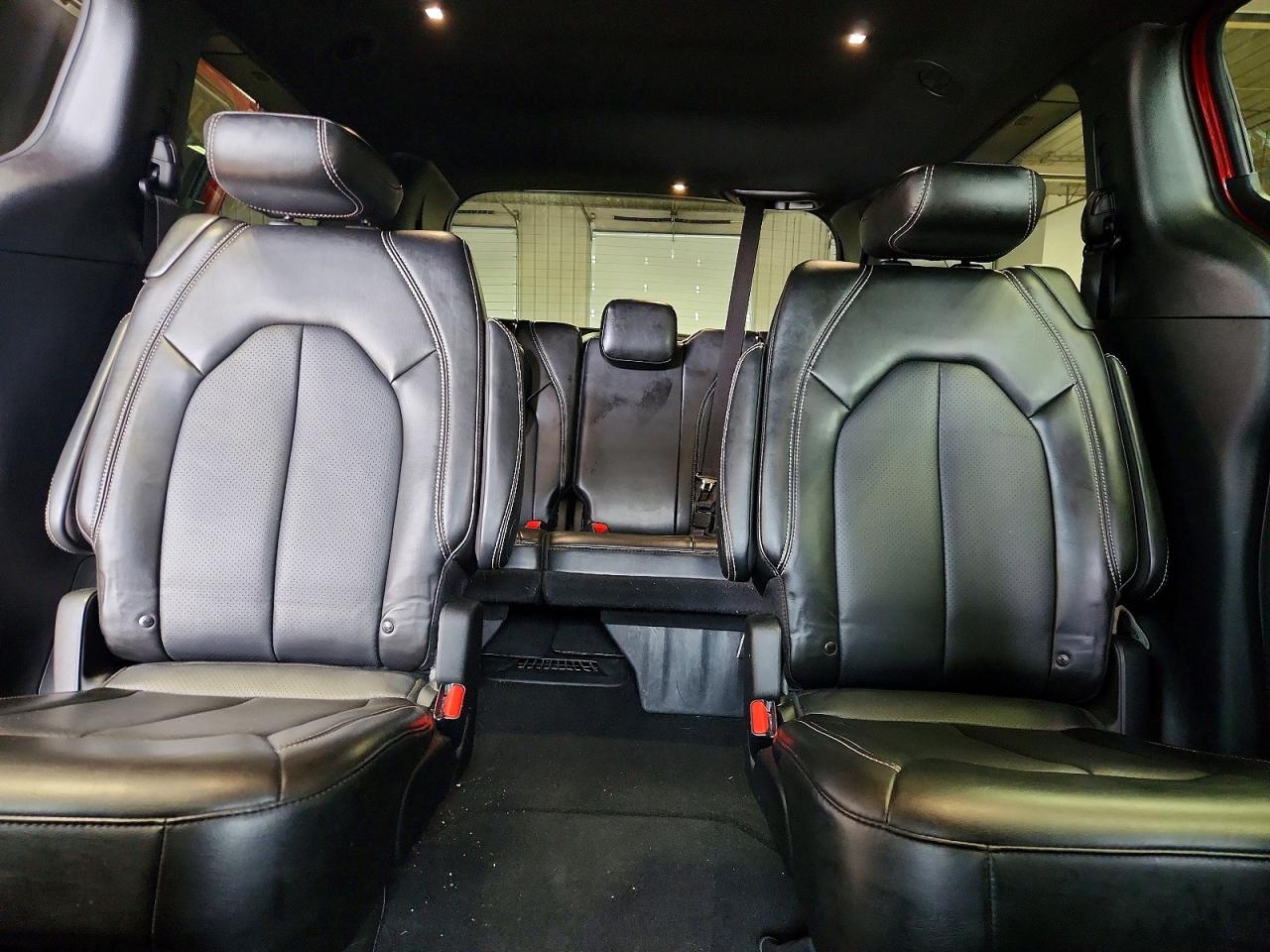 Chrysler Pacifica Select