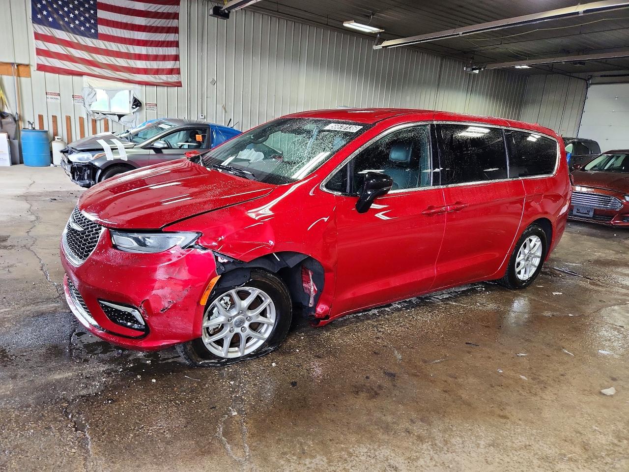 Salvage Chrysler Pacifica Image