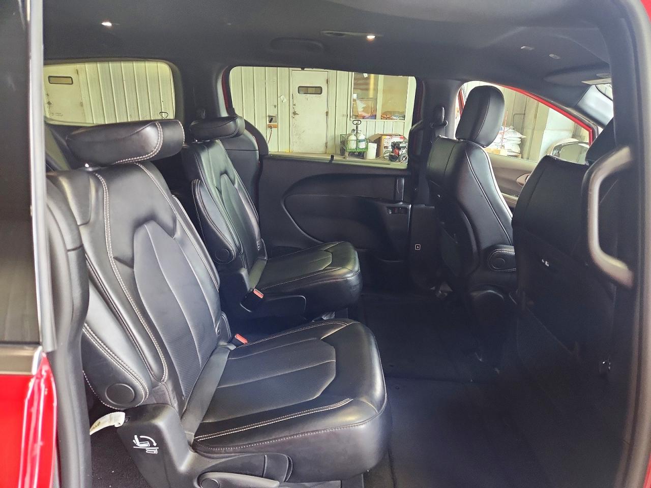 Chrysler Pacifica Select