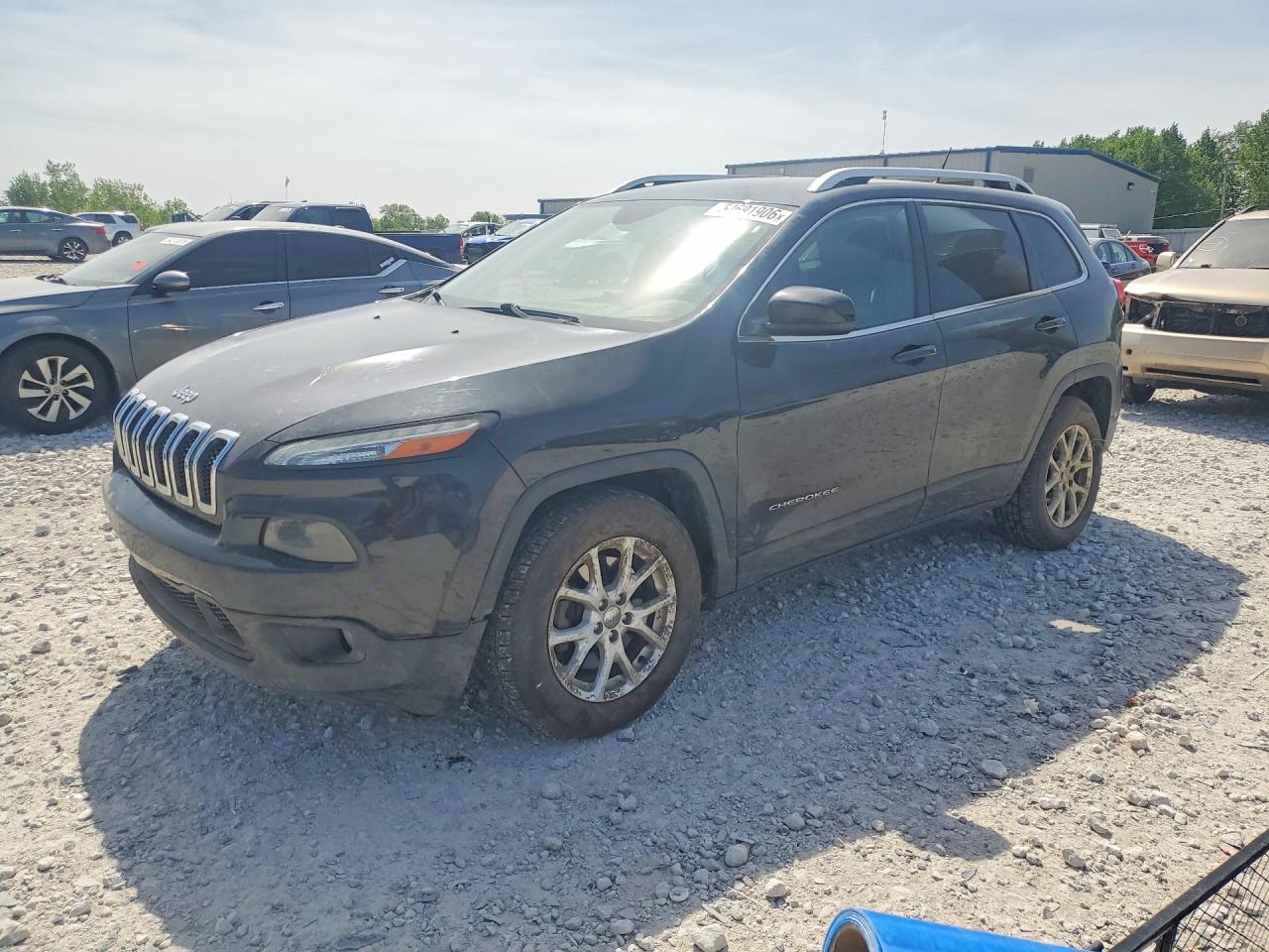 Salvage Jeep Cherokee Image