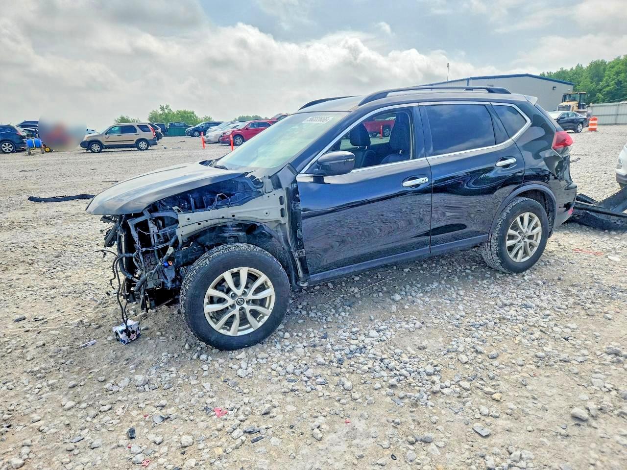 Salvage Nissan Rogue Image
