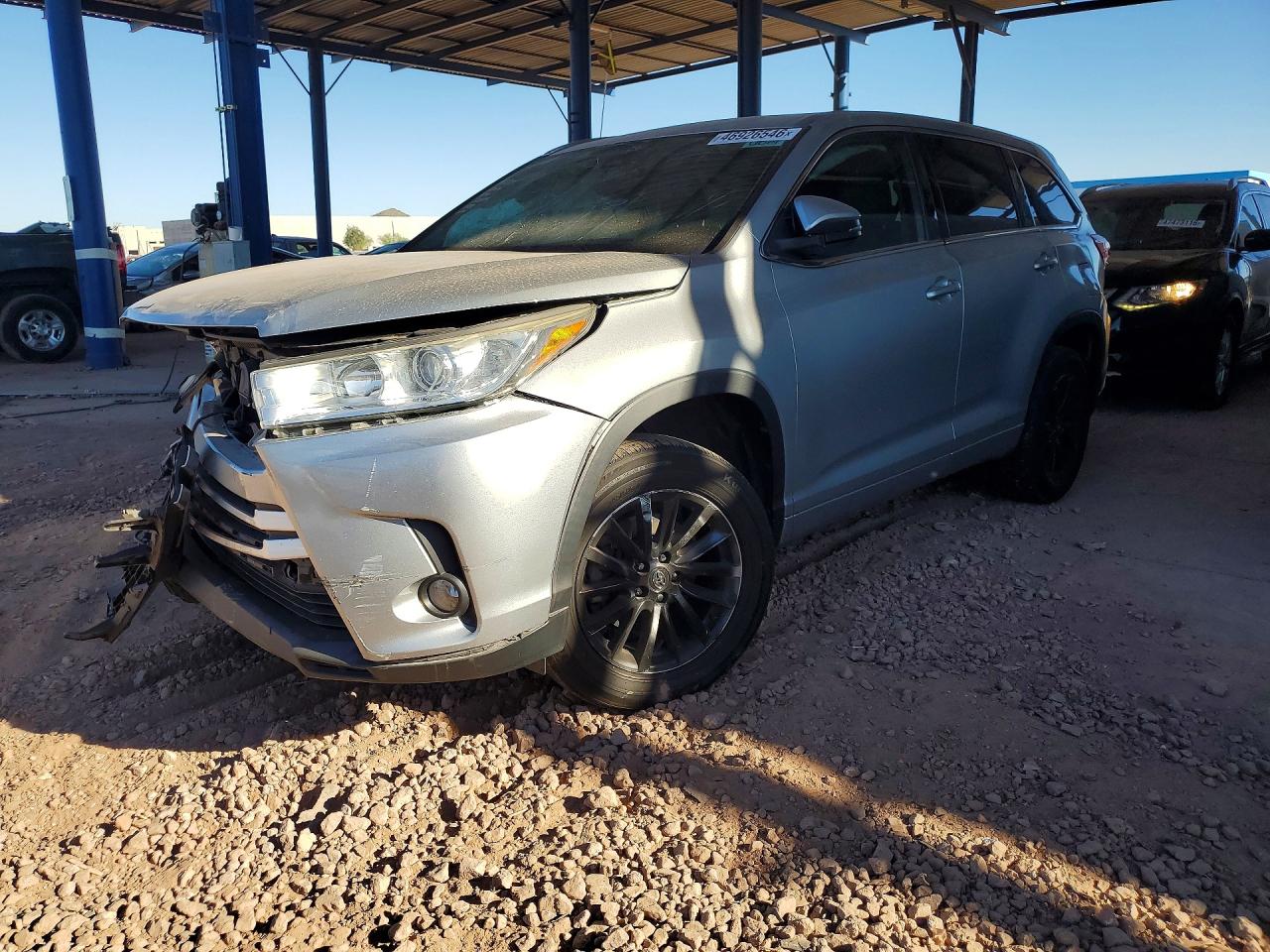 Salvage Toyota Highlander Image